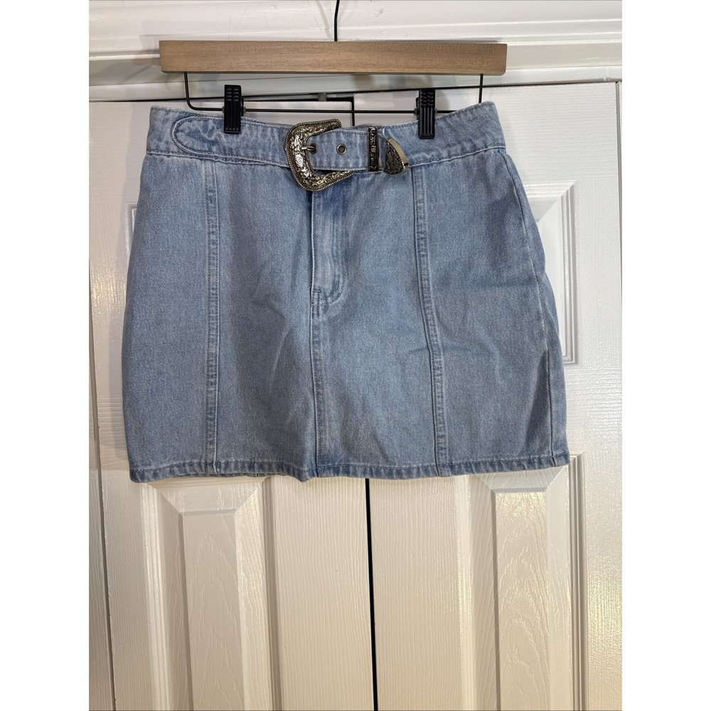 Le Lis Women's Size Medium Built-In Buckle‎ Belt Blue Denim Mini Skirt
